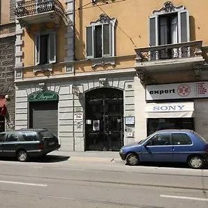 Hotel Eva, Milán